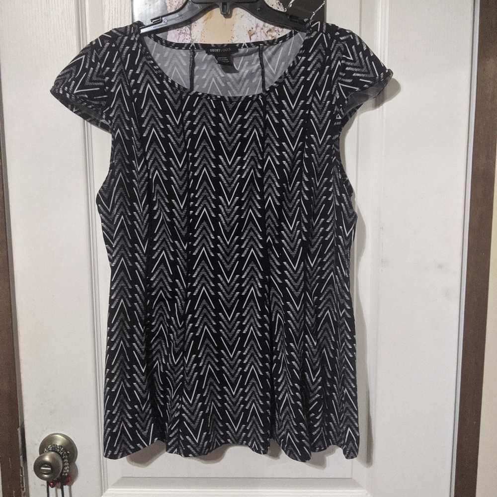 SALE Robert Louis Cap Short Sleeve Black And White Chevron Print Blouse Top